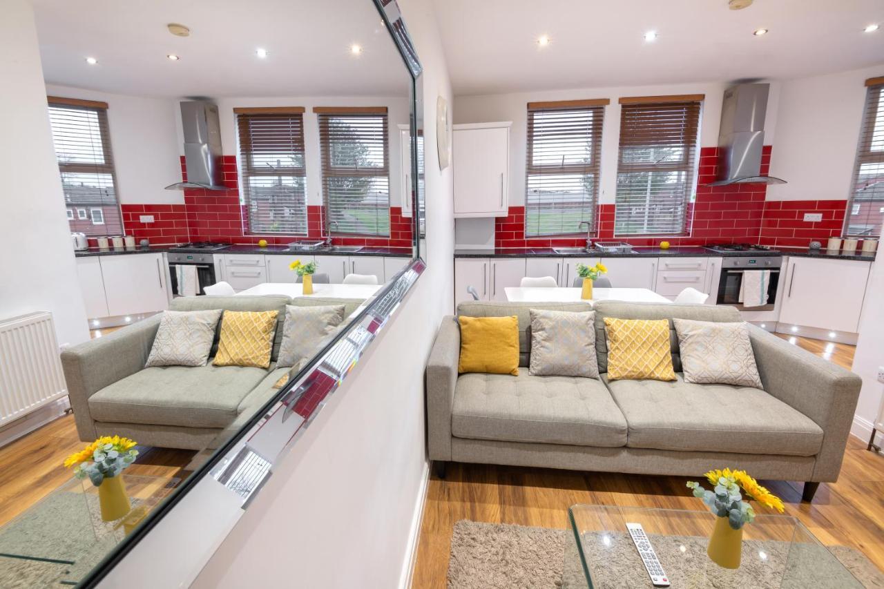 Modern Apartment Close To City Centre With Parking Лийдс Екстериор снимка